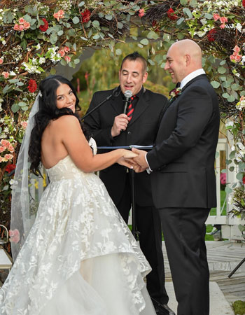Wedding ceremony officiant Reverend Phil performaing a Long Island wedding ceremony